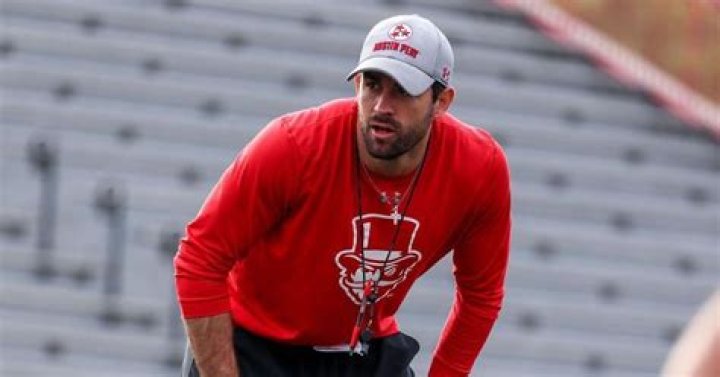 Bachelorette Contestant Kirk Bryant Is a Football Coach ·