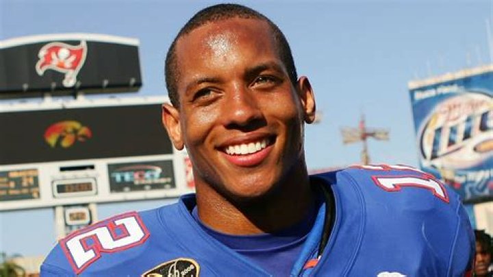 Chris Leak |