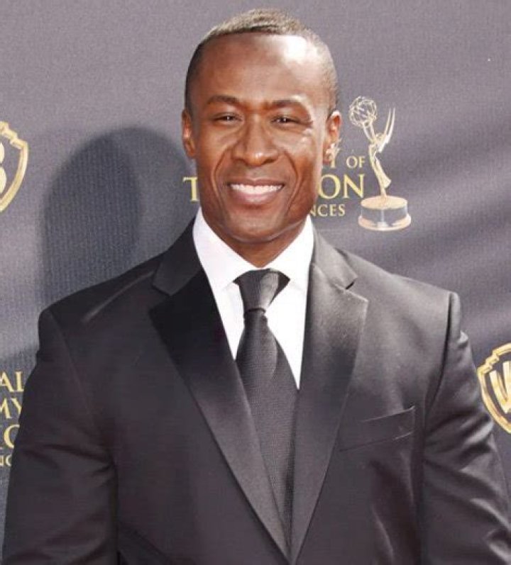 Discovering The True Sean Blakemore Height
