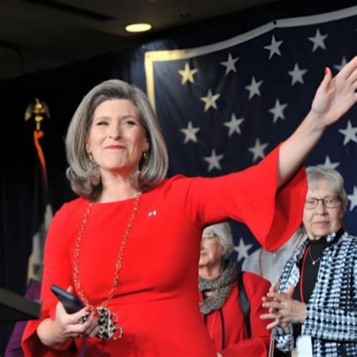 Does Joni Ernst Wear A Wig What