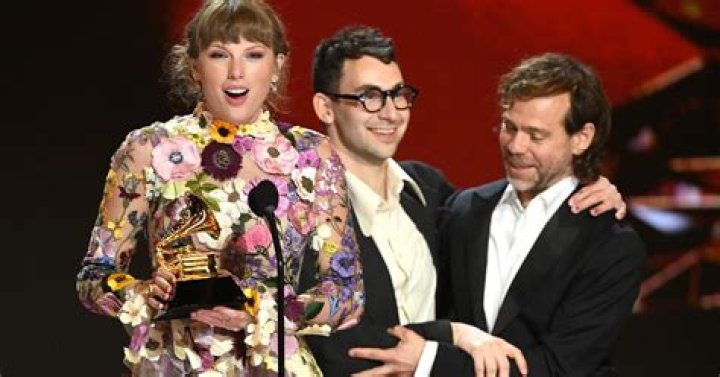 Does Taylor Swift Write Her Own Songs? She Has Many Writing Credits