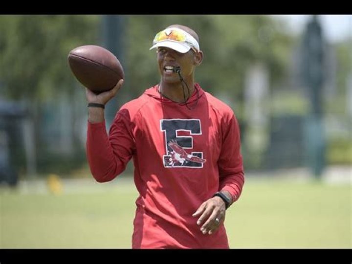 Ex-Gators quarterback Chris Leak loses teaching license after allegedly asking student to touch his |
