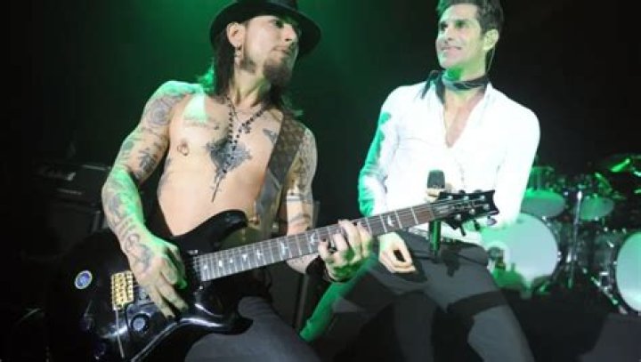 How Tall Is Dave Navarro