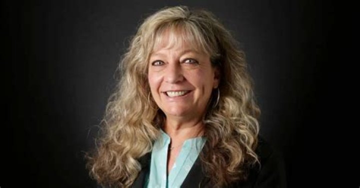 Mary Kay Holthus Wikipedia, Biography, Judge, Age, Husband, Son |