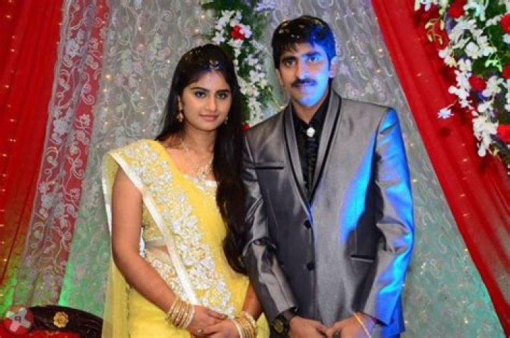 Meenakshi Salve- Bio, Age, Net Worth, Husband, Marriage, Height |