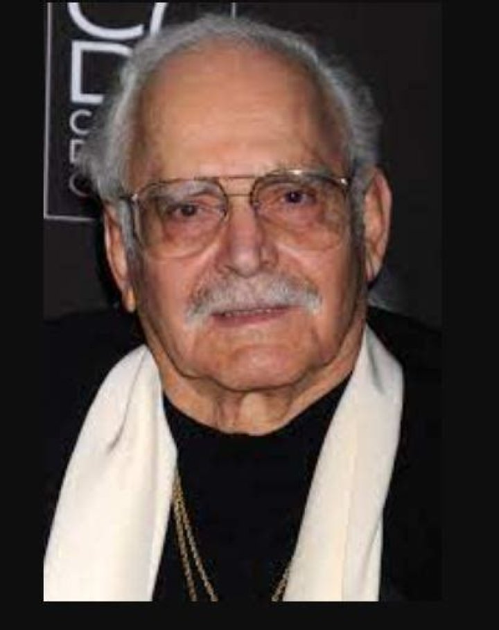 Michael Travis biography and age |