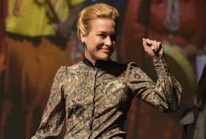 Piper Perabo's Hearing Status Explored