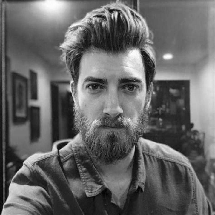 Rhett McLaughlin's Net Worth, Wiki, Age, Weight: Uncovering The Untold Story