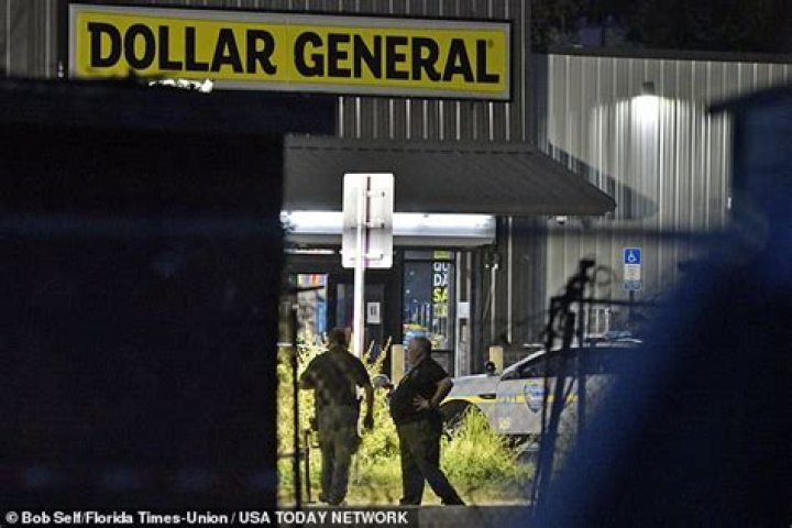 Ryan Palmeter seen on video entering Jacksonville Dollar General to start mass shooting that killed |