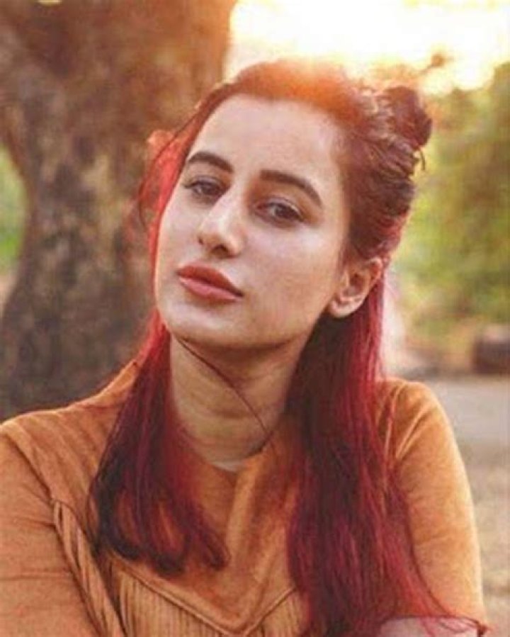 Saloni Chopra - Bio, Age, Net Worth, Height, Nationality, Body Measurement, Career ·