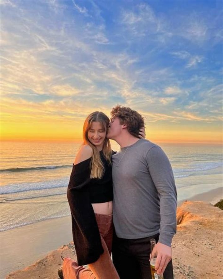 Sarah Hoffmeister- Wiki, Biography, Age, Height, Net Worth, Boyfriend ·