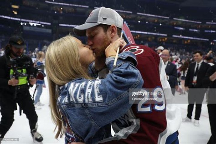 Sources Say Kate McKinnons Girlfriend Jackie Abbott Is Pretty Cool