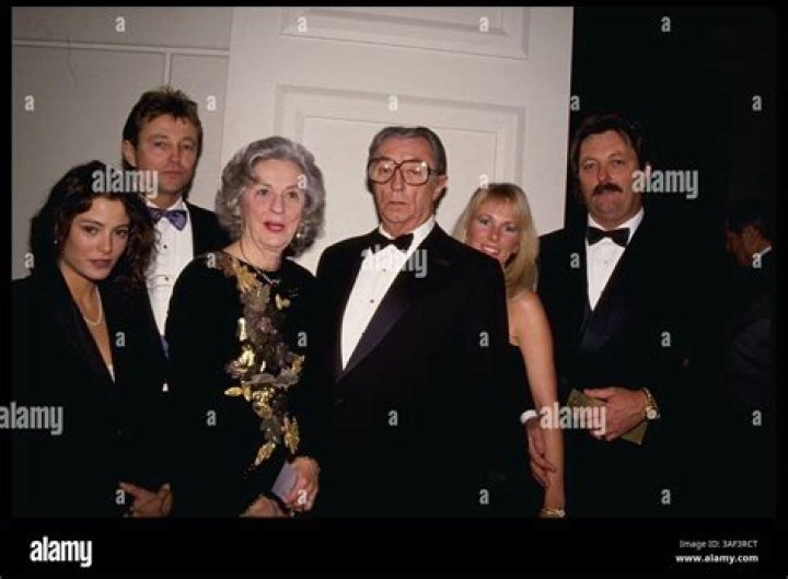 Unveiling The Enduring Legacy Of Robert Mitchum's Wife