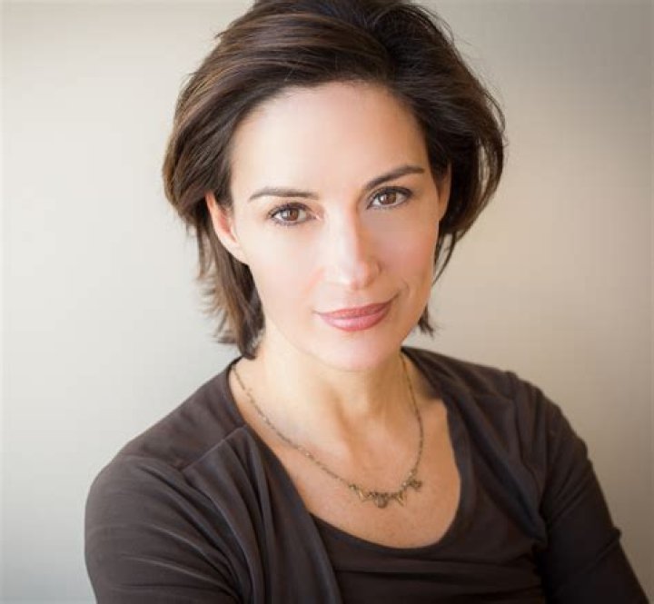 Wendy Moniz’s net worth, fact, career, awards, biography & life story