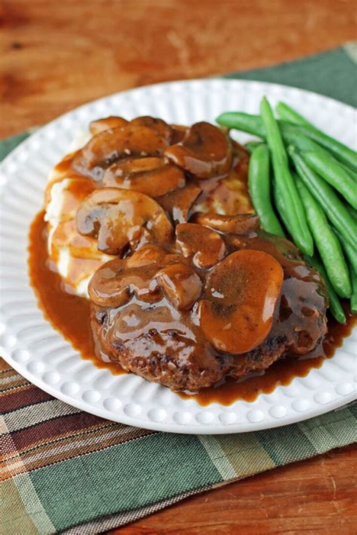 ZedBlog | How to Make Chipotle Salisbury Steak with Mashed Potatoes & Mushroom-Bacon Gravy